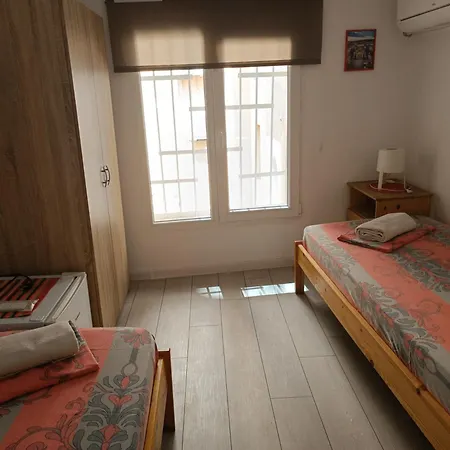 Wendy House - - 3brdr - Private Courtyard - 5 Min To Vitosha Blvd בית נופש *