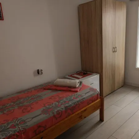 Wendy House - - 3brdr - Private Courtyard - 5 Min To Vitosha Blvd סופיה