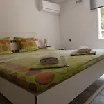 Semesterbostad Wendy House - - 3brdr - Private Courtyard - 5 Min To Vitosha Blvd *
