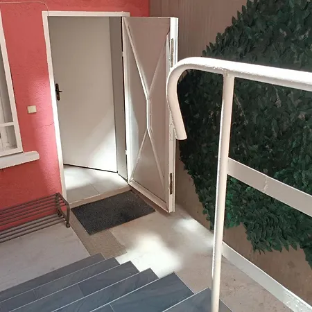 Vakantiehuis Wendy House - - 3brdr - Private Courtyard - 5 Min To Vitosha Blvd *