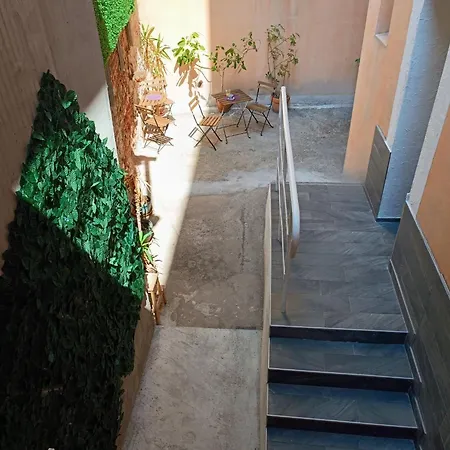 Wendy House - - 3brdr - Private Courtyard - 5 Min To Vitosha Blvd Vakantiehuis Sofia