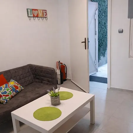 Wendy House - - 3brdr - Private Courtyard - 5 Min To Vitosha Blvd Nyaraló Szófia