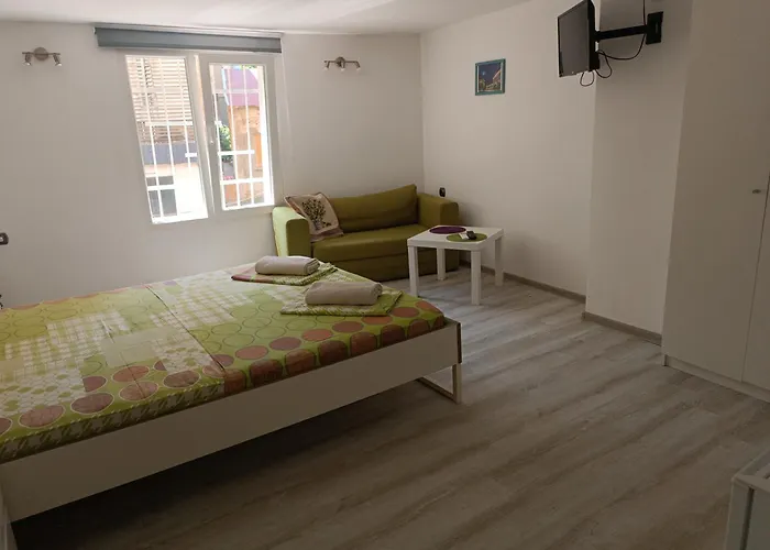 Wendy House - - 3brdr - Private Courtyard - 5 Min To Vitosha Blvd *