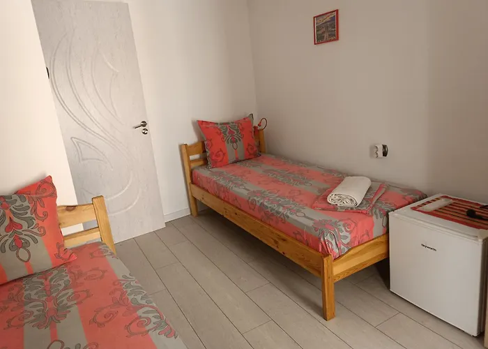 Feriehus Wendy House - - 3brdr - Private Courtyard - 5 Min To Vitosha Blvd Sofia