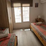 Wendy House - - 3brdr - Private Courtyard - 5 Min To Vitosha Blvd Tatil Evi *