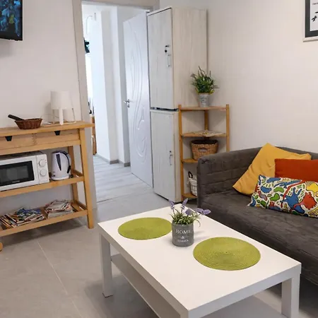 Wendy House - - 3brdr - Private Courtyard - 5 Min To Vitosha Blvd Tatil Evi *